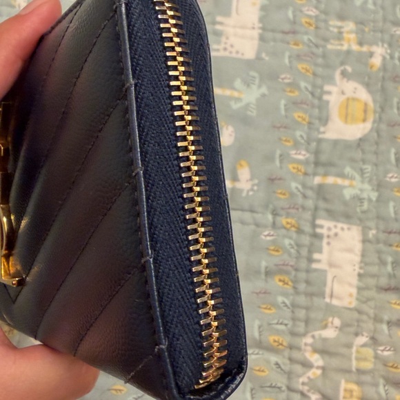 Yves Saint Laurent Zippy Wallet - Picture 4 of 16